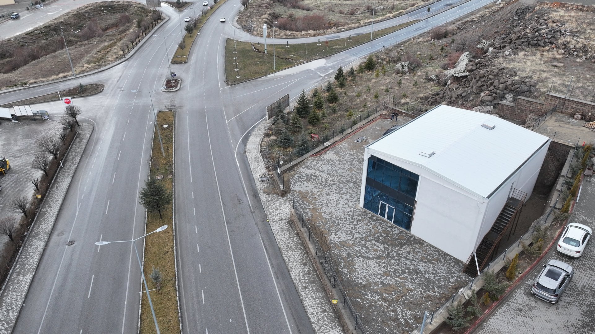 Mimarsinan OSB Girişinde Kiralık İş Yeri - 400 m² Showroom, Depo ve Mağaza Alanı - 9