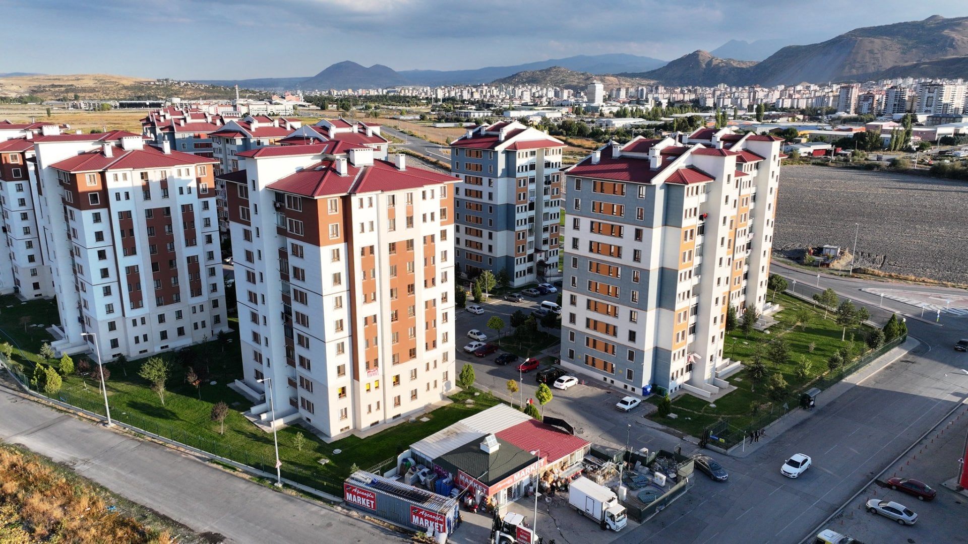 Şeker Toki'de 3+1 Odalı Site İçersinde Uygun Fiyatlı Daire - 1
