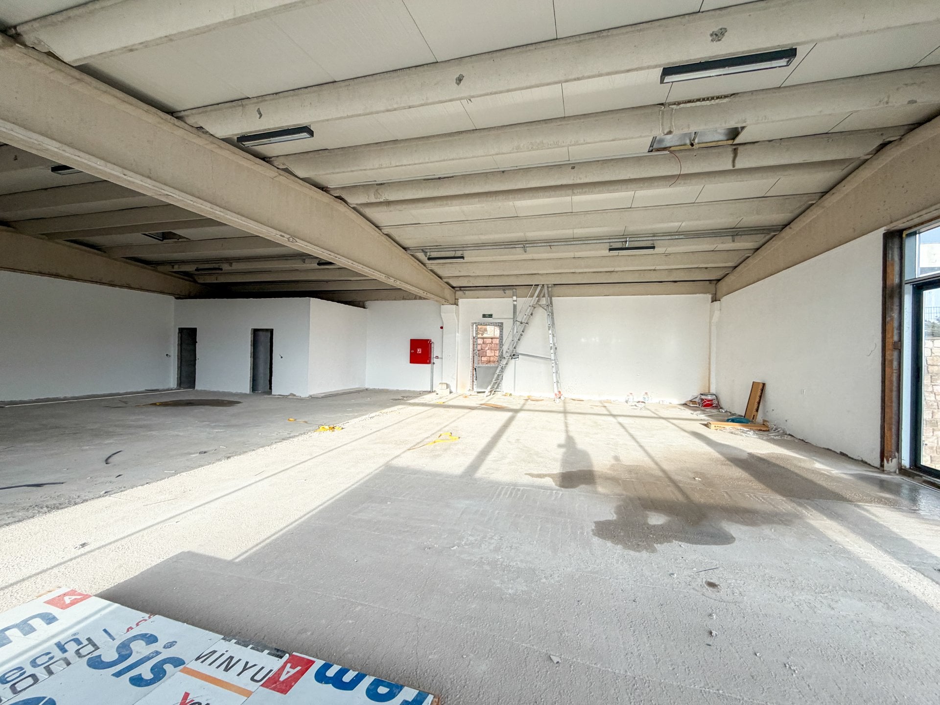 Mimarsinan OSB Girişinde Kiralık İş Yeri | 400 m² Showroom, Depo ve Mağaza Alanı - 9