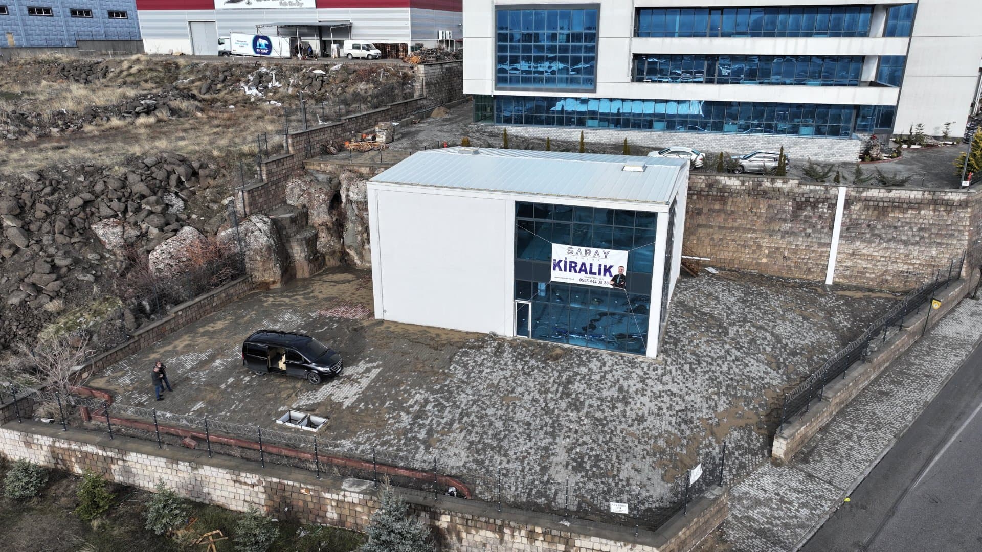 Mimarsinan OSB Girişinde Kiralık İş Yeri | 400 m² Showroom, Depo ve Mağaza Alanı