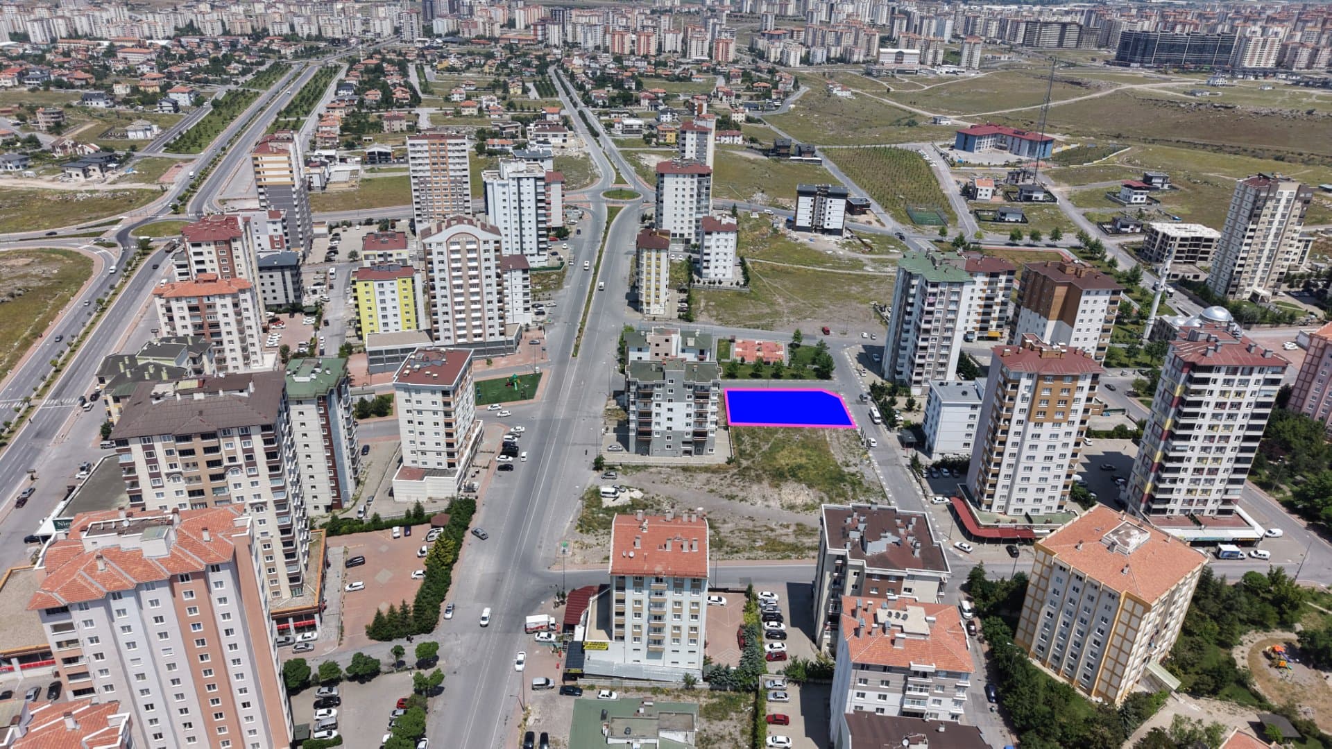 TOKİ Demokrasi Mahallesinde 812 m² Köşe Parsel Satılık
