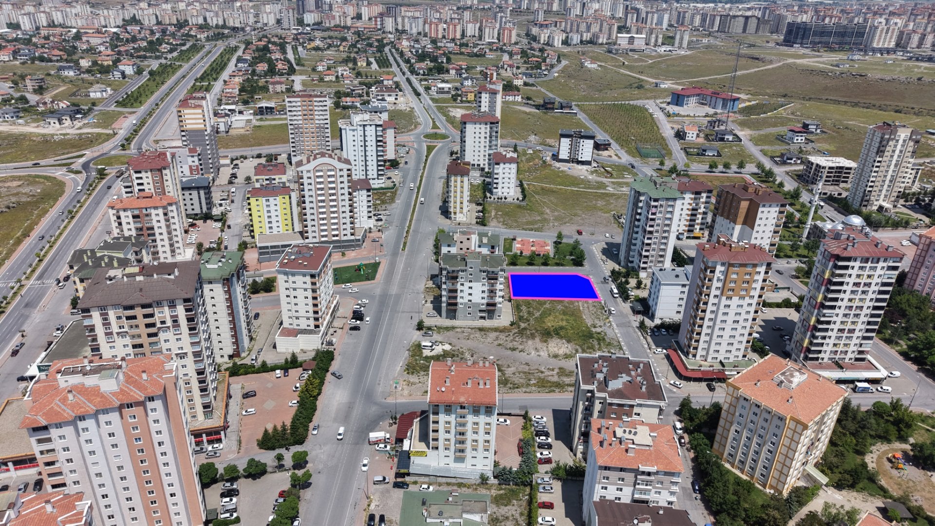 TOKİ Demokrasi Mahallesinde 812 m² Köşe Parsel Satılık - 1