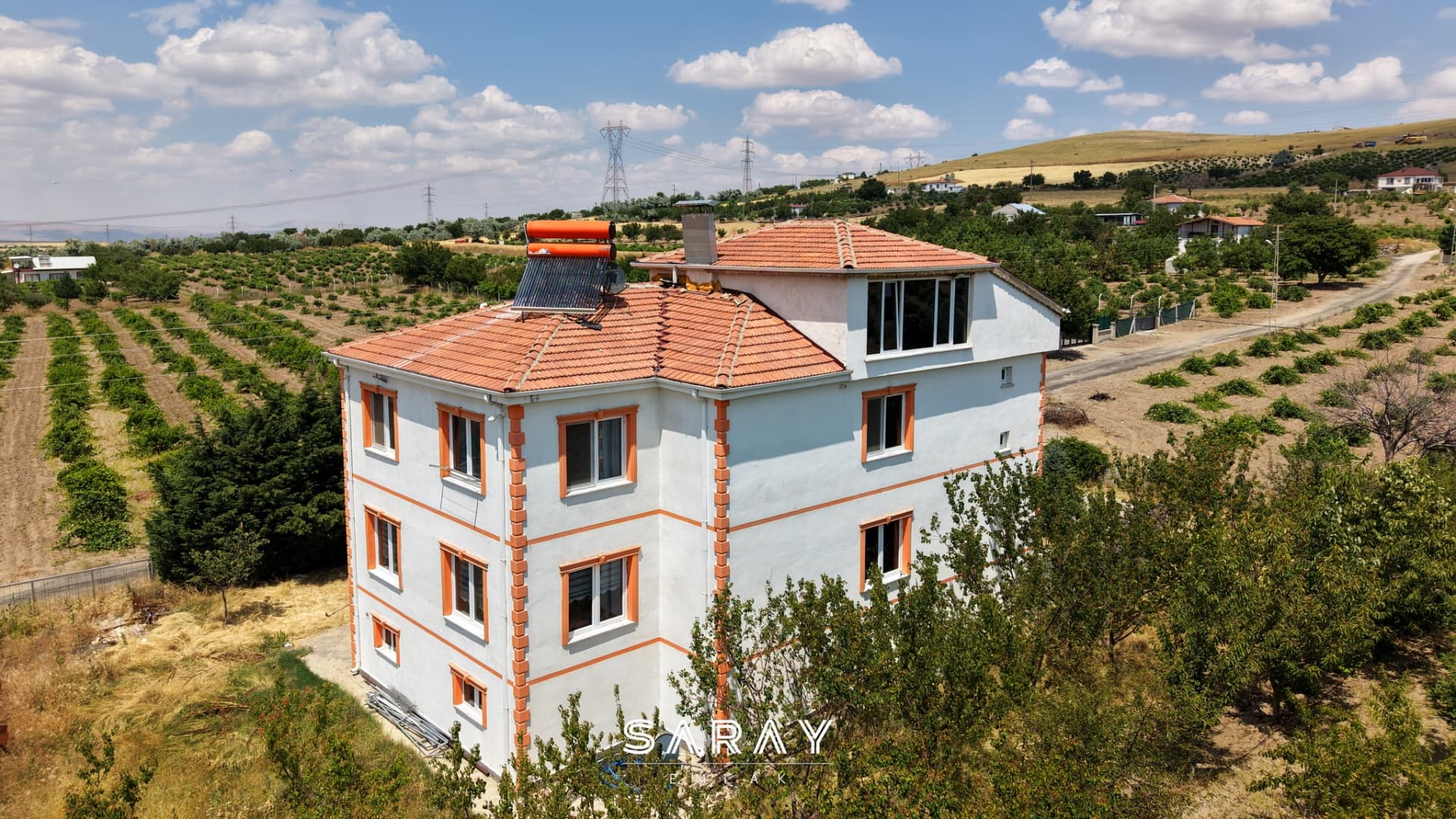 Kayseri İncesu'da 2.076 m² Bahçeli 3 Katlı Bağ Evi