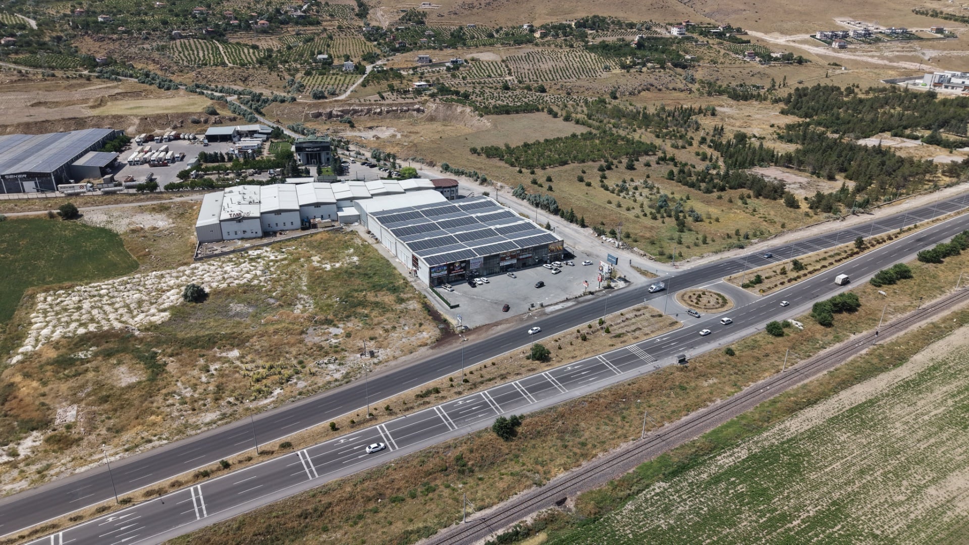 BOĞAZKÖPRÜ 5KM MEVKİNDE KİRALIK 130m2 İŞ YERLERİ - 3