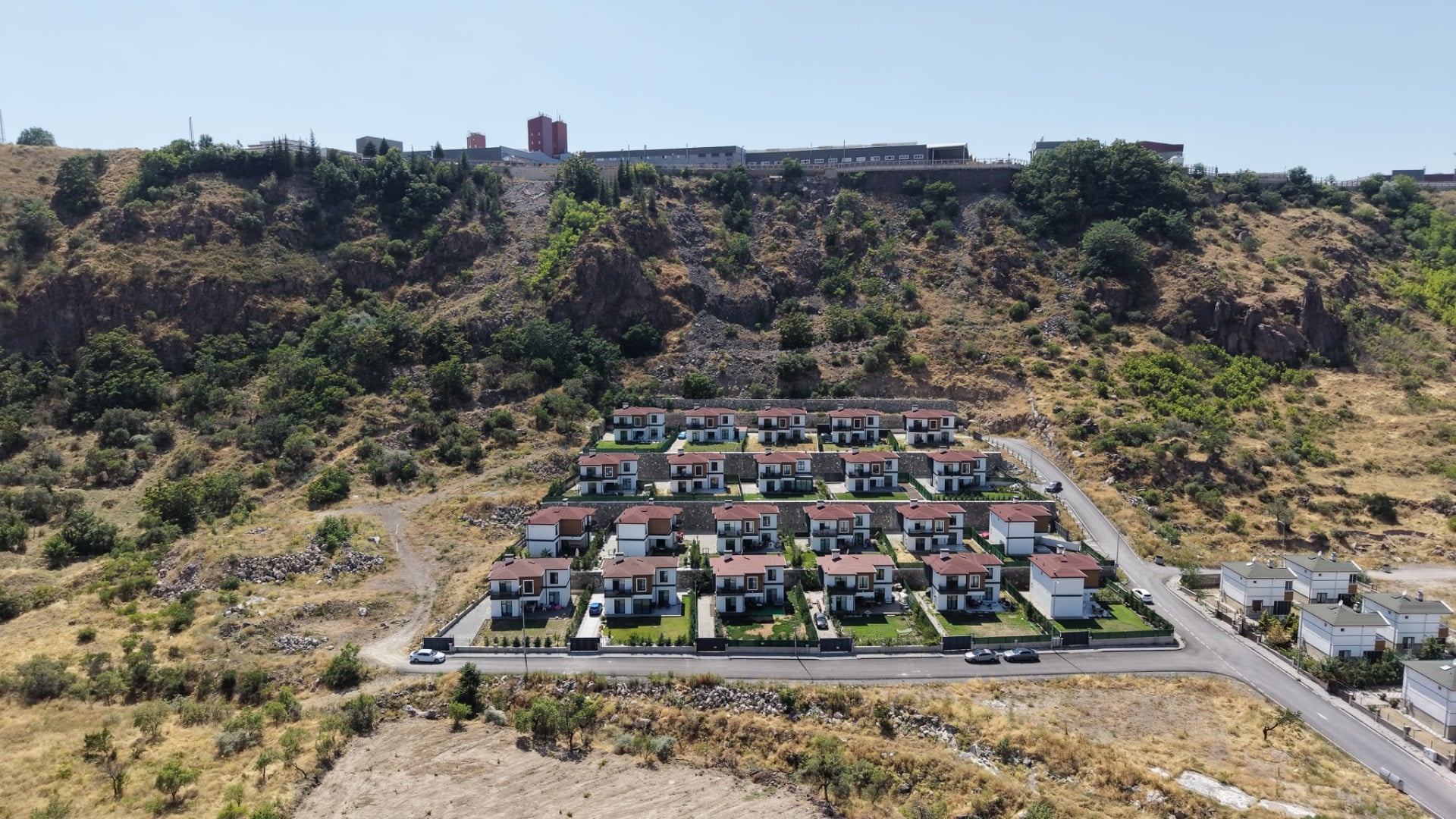 BECEN YAMAÇ VİLLALARI'NDA 500m² BAHÇELİ | 3,5+1 LÜKS VİLLA - 34