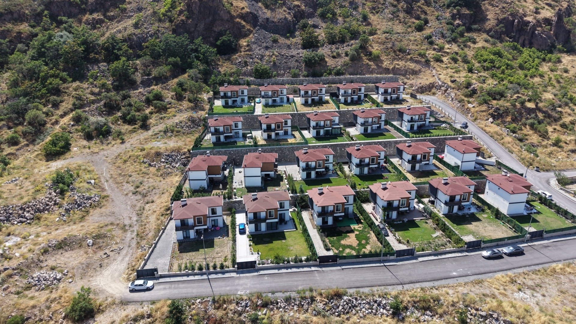 BECEN YAMAÇ VİLLALARI'NDA 500m² BAHÇELİ | 3,5+1 LÜKS VİLLA - 32