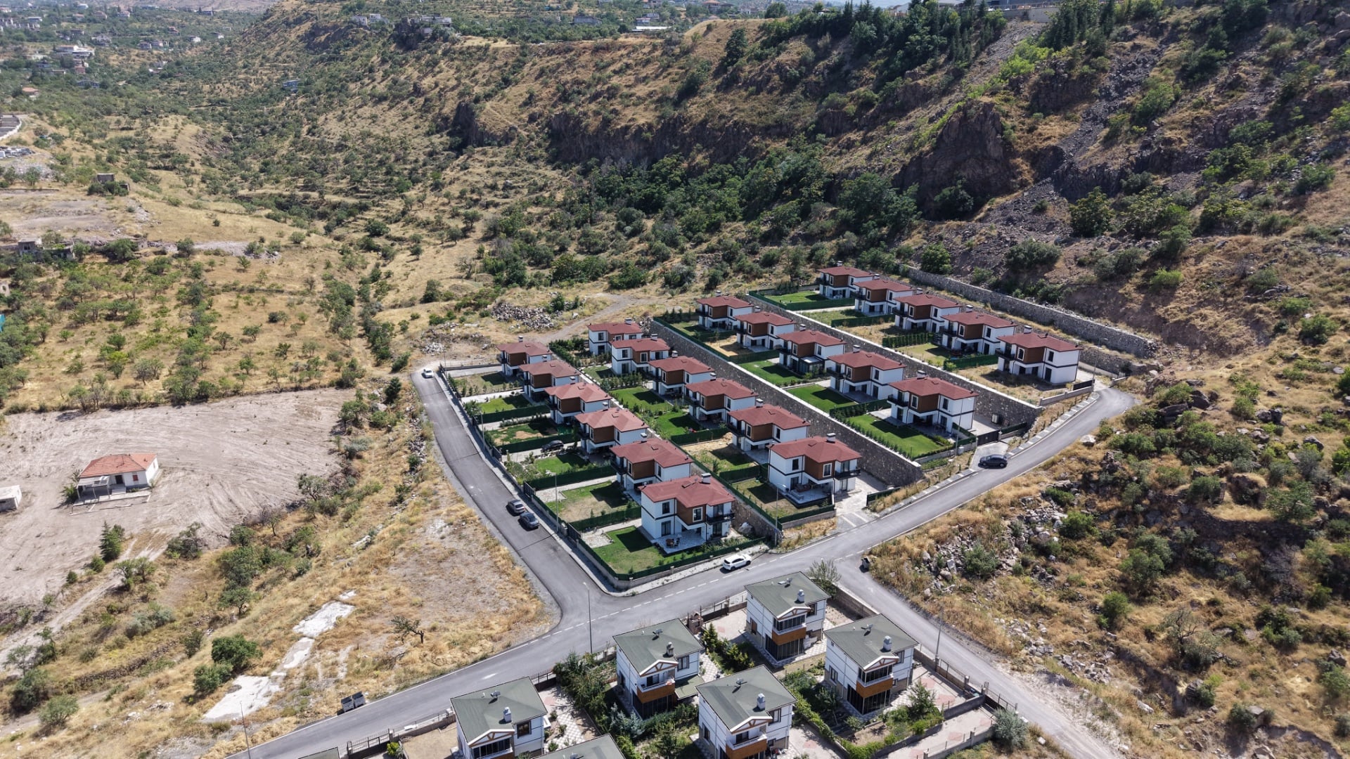 BECEN YAMAÇ VİLLALARI'NDA 500m² BAHÇELİ | 3,5+1 LÜKS VİLLA - 36