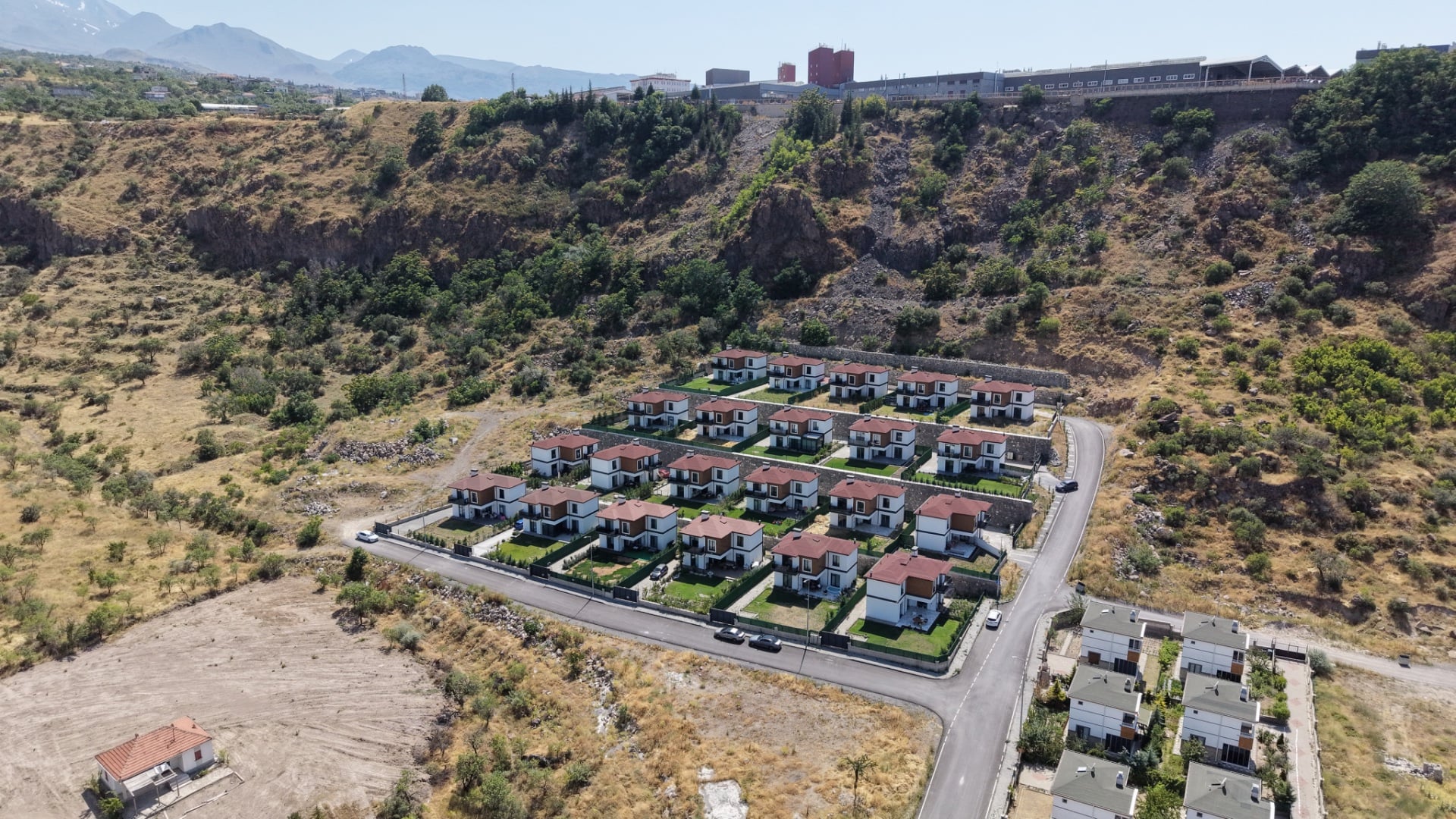 BECEN YAMAÇ VİLLALARI'NDA 500m² BAHÇELİ | 3,5+1 LÜKS VİLLA - 35