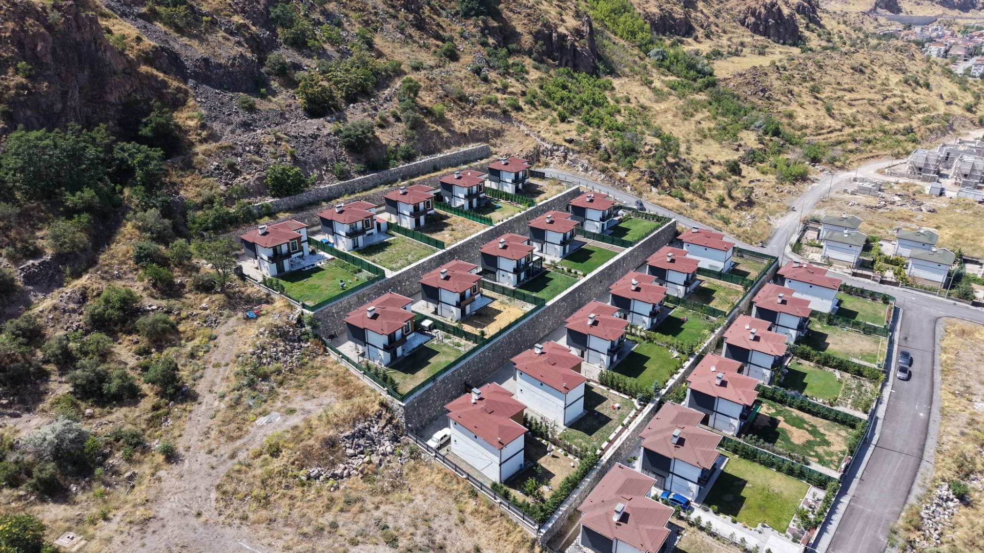 BECEN YAMAÇ VİLLALARI'NDA 500m² BAHÇELİ | 3,5+1 LÜKS VİLLA - 37
