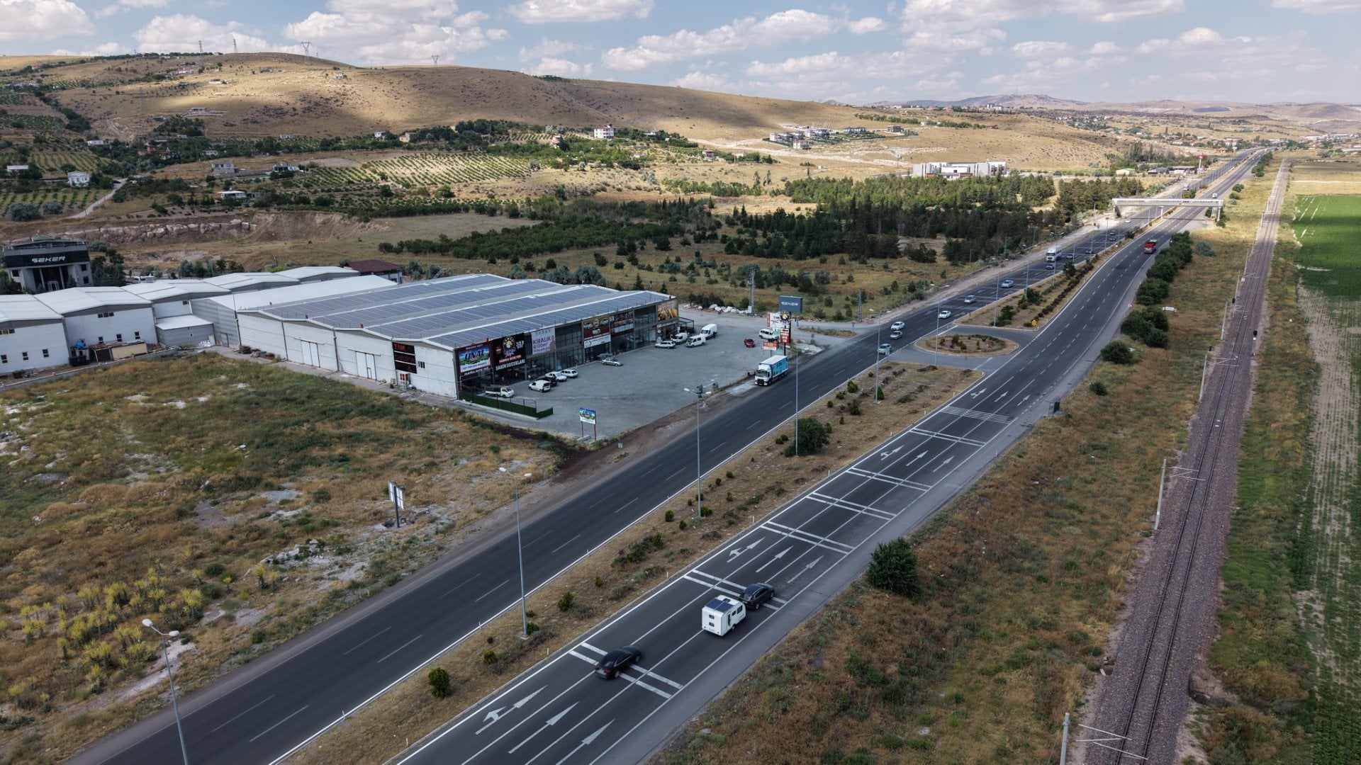 BOĞAZKÖPRÜ 5KM MEVKİNDE KİRALIK 130m2 İŞ YERLERİ - 7