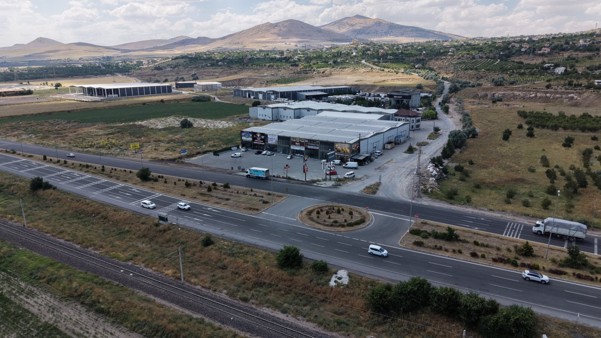BOĞAZKÖPRÜ 5KM MEVKİNDE KİRALIK 130m2 İŞ YERLERİ - 8