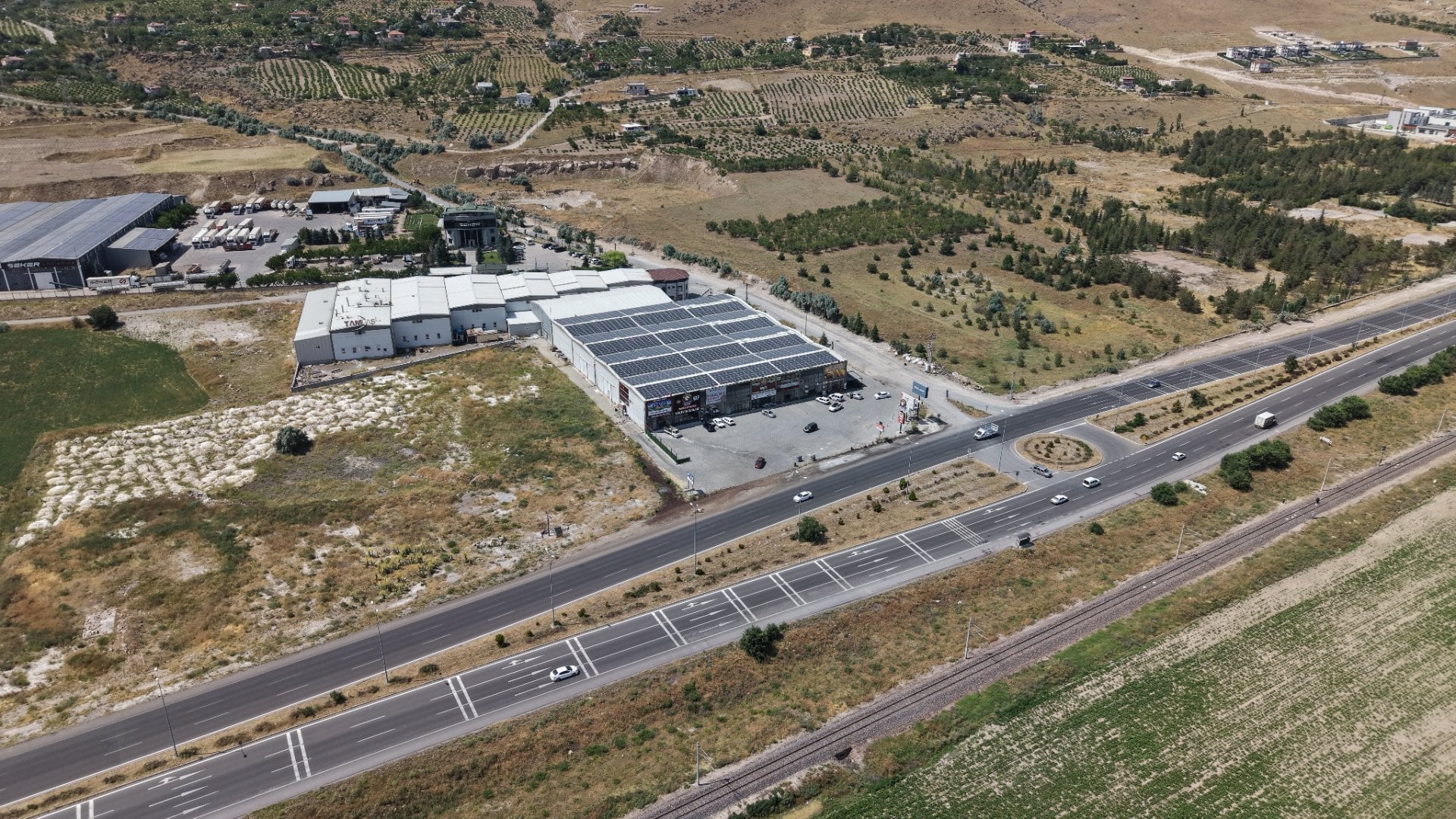 BOĞAZKÖPRÜ 5KM MEVKİNDE KİRALIK 130m2 İŞ YERLERİ - 15