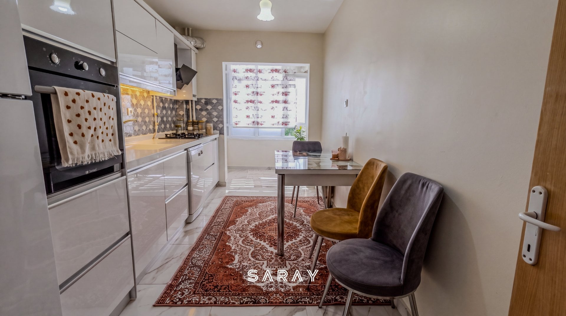 BEYAZŞEHİR'İN EN GÜZEL LOKASYONUNDA YAPILI VE BAKIMLI 3+1 DAİRE - 3