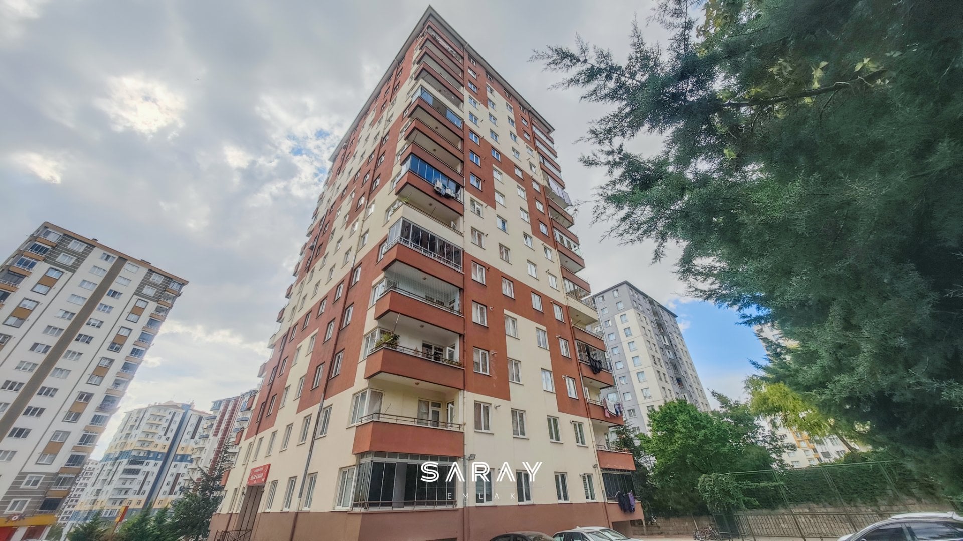 PAPATYA CADDESİ ÜZERİNDE, İÇİ TAMAMEN YAPILI 3+1 KİRALIK DAİRE - 1
