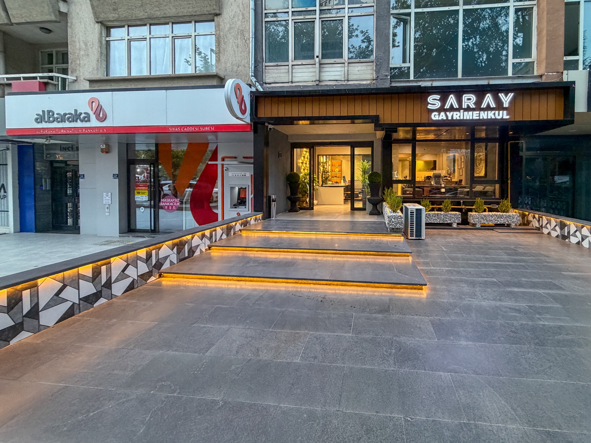 Saray Emlak Sivas Caddesi ana ofis dış cephesi