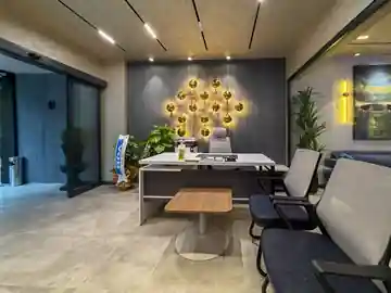Saray Emlak Sivas Caddesi ana ofis karşılama alanı